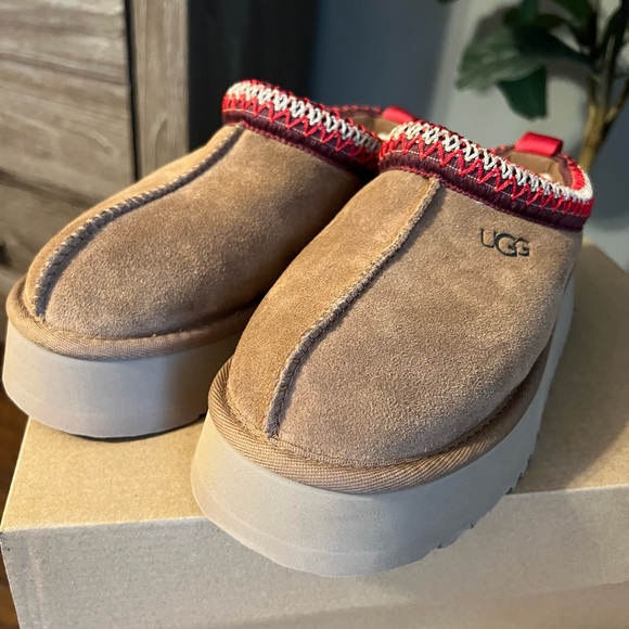 Ugg Tazz Women’s size 6 - Picture 1 of 4